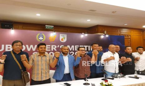 Konferensi pers PT Liga Indonesia Baru dan PSSI setelah Owners Meeting Liga 2 2022/2023 di Hotel Sultan; Jakarta; Selasa (24/1/2024).