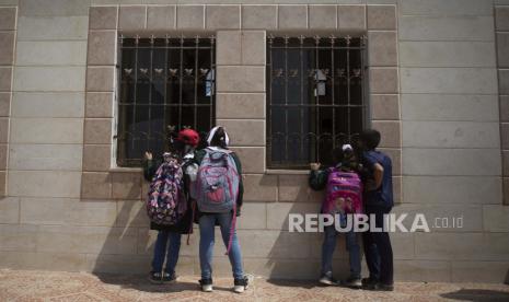 Anak-anak sekolah Palestina. Sekolah Palestina di Yerusalem Dipaksa Gunakan Kurikulum Israel