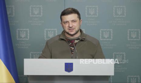 Presiden Ukraina, Volodymyr Zelenskyy, menyatakan siap bernegosiasi dengan Presiden Rusia Vladimir Putin. 