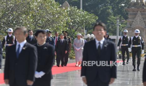 Kaisar Naruhito dan Permaisuri Masako saat mengunjungi TMP Kalibata, Jakarta, Selasa (20/6/2023). 