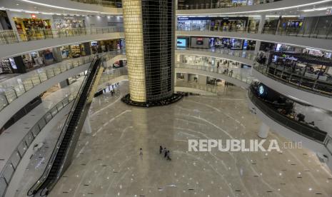 Suasana Mall Senayan City di Jakarta, Rabu (22/9). Sebanyak 81 pusat perbelanjaan di Jakarta memperbolehkan anak-anak di bawah umur 12 tahun untuk berkunjung pasca pelonggaran PPKM level 3 di Jawa-Bali yang ditetapkan oleh pemerintah. Republika/Putra M. Akbar