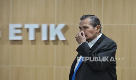 Ketua Dewan Pengawas KPK Tumpak Hatorangan Panggabean menjatuhkan sanksi kepada 