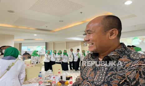  Kemenkes Gandeng Perdokhi untuk Berkontribusi Menurunkan Angka Kematian Jamaah Haji. Foto:  Kepala Pusat Kesehatan Haji Kemenkes Ri Liliek Marhaendro Susilo menjadi keynote speaker di acara pelantikan pengurus pusat Perdokhi periode 2023-2026 di Auditorium RS Yarsi, Jakarta Pusat, Ahad (5/2/2023).