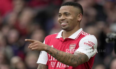 Striker Arsenal, Gabriel Jesus. Jesus bakal absen selama beberapa pekan, pada awal musim 2023/2024 karena menjalani pemulihan pasca-operasi lutut.