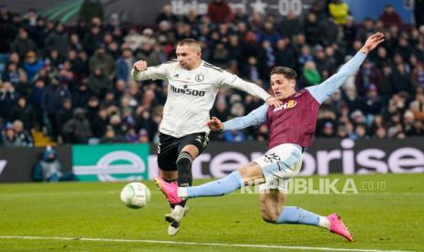 Bintang baru Aston Villa Nicolo Zaniolo (kanan). 