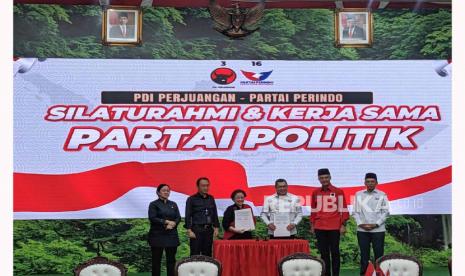 Partai Demokrasi Indonesia Perjuangan (PDIP) resmi menjalin kerja sama politik dengan Partai Persatuan Indonesia (Perindo) untuk pemilihan umum (Pemilu) 2024, di Kantor DPP PDIP, Jakarta, Jumat (9/6/2023).