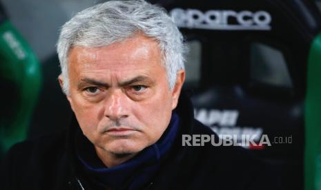 Pelatih AS Roma Jose Mourinho.