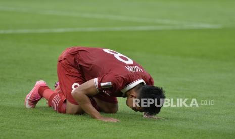 Pemain timnas Indonesia Witan Sulaiman melakukan selebrasi seusai mencetak gol ke gawang Kamboja dalam laga Piala AFF 2022 di Stadion Gelora Bung Karno, Jakarta, Jumat (23/12/2022). Pada pertandingan itu Indonesia menang dengan skor 2-1 melalui gol Eggy Maulana Fikri dan Witan Sulaiman.