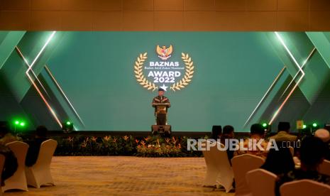 Menteri Koordinator Bidang Pembangunan Manusia dan Kebudayaan (Menko PMK) Muhadjir Effendy memberikan sambutan pada acara Baznas Award 2022 di Jakarta, Senin (17/1/2022). Baznas Award 2022 ini merupakan rangkaian kegiatan dalam rangka memperingati HUT ke-21 Baznas.Prayogi/Republika