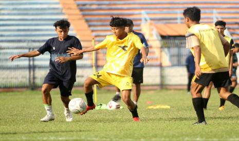 Seleksi Pemain Asli Lamongan, Fakhri Husaini Temukan Beberapa Talenta Potensial