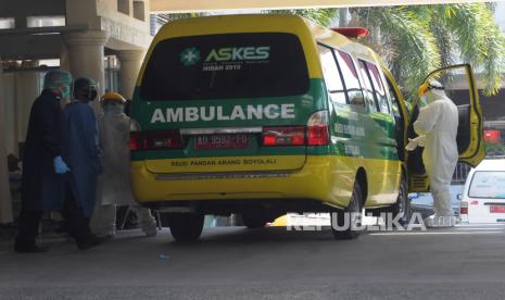 Pemerintah Kabupaten (Pemkab) Boyolali memperpanjang Gerakan Boyolali di Rumah Saja yang digelar setiap hari Minggu. Gerakan ini untuk menekan laju penambahan kasus konfirmasi positif COVID-19 di wilayah itu. (Foto ilustrasi: Aktivitas di RSUD Pandan Arang, Boyolali, Jawa Tengah)