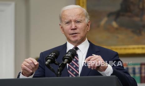 Presiden Joe Biden menyarankan agar warga AS segera meninggalkan Ukraina, di tengah ancaman serangan Rusia. 