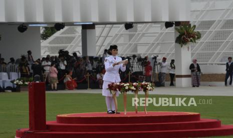 Anggota Paskibraka melakukan persiapan sebelum Upacara Peringatan Detik-Detik Proklamasi dan Pengibaran Bendera Merah Putih di Lapangan Istana Negara Ibu Kota Nusantara, Penajam Passer Utara, Kalimantan Tengah, Sabtu (17/8/2024). Upacara Peringatan Detik-Detik Proklamasi dan Pengibaran Bendera Merah Putih yang pertama kali diadakan di Lapangan Istana Negara Ibu Kota Nusantara akan dipimpin oleh Presiden Joko Widodo.