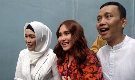 Ayu Ting Ting dan orangtua.