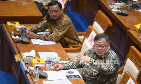 Menristek/Kepala BRIN Pesan Soal Penanganan Dini Stunting. Menristek/Badan Ristek dan Inovasi Nasional (BRIN) Bambang Brodjonegoro (kanan).