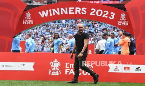 Manchester City merayakan keberhasilan menjuarai Piala FA 2023 usai mengempaskan Manchester United. 