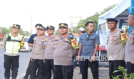 Kapolres Indramayu, AKBP M Fahri Siregar, melakukan monitoring jalur tol dan arteri, Kamis (4/4/2024).