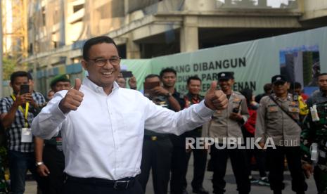 Bakal Calon Presiden Anies Baswedan saat tiba untuk menjalani pemeriksaan kesehatan di RSPAD Gatot Soebroto, Jakarta, sabtu (21/10/2023). KPU menyelenggarakan tes kesehatan bagi para kandidat capres dan cawapres pilpres 2024. Pasangan Anies-Muhaimin (AMIN) menjadi pasangan yang pertama menajalani tes kesehatan tersebut. tes kesehatan dimulai dari pagi hingga sore hari. 