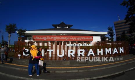 Suasana Masjid Raya Baiturrahman Semarang.