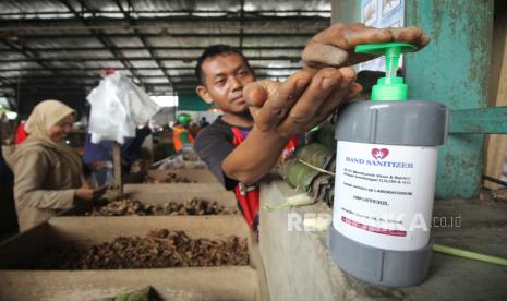 Pedagang menggunakan 