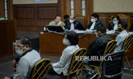 Sejumlah saksi menghadiri sidang lanjutan terpidana kasus cessie Bank Bali Djoko Tjandra di Pengadilan Tipikor, Jakarta, Kamis (19/11). Sidang tersebut beragendakan pemeriksaan sejumlah saksi yang dihadirkan oleh Jaksa Penuntut Umum atas perkara suap kepada jaksa dan perwira tinggi Polri serta pemufakatan jahat. Republika/Thoudy Badai