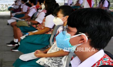 Pelajar mengikuti vaksinasi Covid-19 dengan Sinovac di Sekolah Nasional Tiga Bahasa Budi Utama, Sleman, Yogyakarta, beberapa waktu lalu.