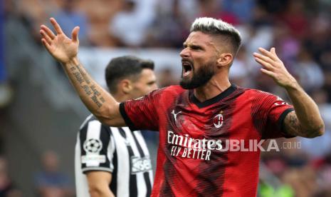  Penyerang AC Milan Olivier Giroud