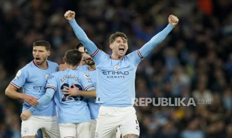 Pemain Manchester City John Stones merayakan gol ke gawang Arsenal dalam pertandingan Liga Primer Inggris.