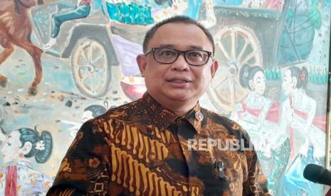 Koordinator Staf Khusus Presiden RI, Ari Dwipayana di gedung Kementerian Sekretariat Negara, Jakarta Pusat, Selasa (16/1/2024).