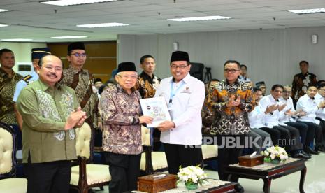 Wapres RI, KH Maruf Amin saat menghadiri Peluncuran Laporan Tahunan Ombudsman RI Tahun 2023 di Gedung Ombudsman RI, Jl. HR. Rasuna Said, Karet Kuningan, Jakarta Selatan, Kamis (14/03/2024) 