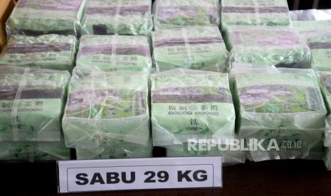 Polisi merilis barang bukti tangkapan penyelundupan sabu (ilustrasi).