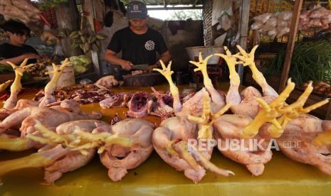 Daging ayam (ilustrasi). Kementerian Perhubungan (Kemenhub) melalui Direktorat Jenderal Perhubungan Udara menyatakan bahwa Program Jembatan Udara (Jembara) dinilai berhasil menurunkan perbedaan (disparitas) harga sejumlah bahan pokok di wilayah Indonesia Timur.