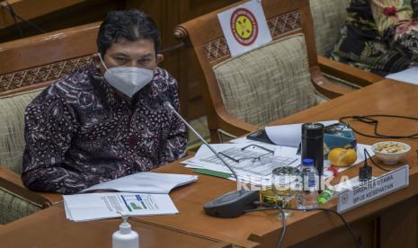 Direktur Utama BPJS Kesehatan Ali Ghufron Mukti mengikuti rapat dengar pendapat. BPJS Kesehatan memperluas cakupan kepesertaan Jaminan Kesehatan Nasional (JKN) melalui kolaborasi dengan 30 kementerian/lembaga. Ilustrasi.