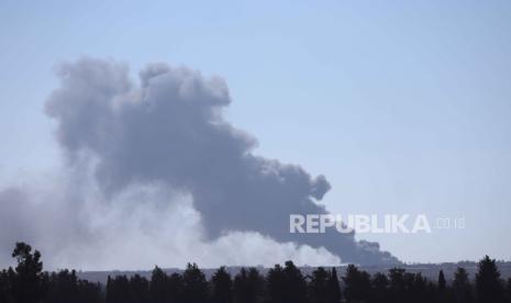  Smoke rises from Rafah in the southern Gaza Strip as seen from an undisclosed location in Israel, 07 May 2024. The Israel Defence Forces (IDF) said on 07 May that its ground troops began an operation targeting Hamas militants and infrastructure within specific areas of eastern Rafah, taking operational control of the Gazan side of the Rafah crossing based on intelligence information. More than 34,600 Palestinians and over 1,455 Israelis have been killed, according to the Palestinian Health Ministry and the IDF, since Hamas militants launched an attack against Israel from the Gaza Strip on 07 October 2023, and the Israeli operations in Gaza and the West Bank which followed it.  