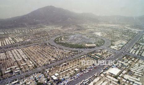 Jutaan jamaah haji seluruh dunia mulai berkumpul di padang Arafah  (10/05/1995). Mereka melaksanakan Wukuf sebagai puncak pelaksanaan ibadah haji .Foto: BAkhtiar Phada/Republika