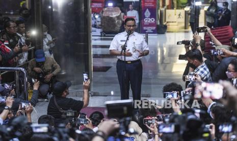 Gubernur DKI Jakarta Anies Baswedan memberikan keterangan kepada wartawan usai menjalani pemeriksaan di Gedung Merah Putih KPK, Jakarta, Rabu (7/9/2022). Penyelidikan dugaan korupsi terkait penyelenggaraan Formula E oleh KPK menuai perdebatan pakar hukum soal ada-tidaknya mens rea atau niat jahat sebagai unsur tidak pidana. (ilustrasi)