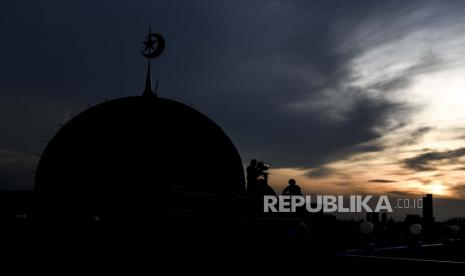 Penjelasan Ulama Mesir Soal Begadang