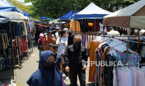 Suasana pasar kaget atau pasar tumpah (ilustrasi)