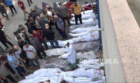 Pasukan Israel telah menempatkan penembak jitu di setiap penjuru Rumah Sakit (RS) Indonesia yang berada di Bait Lahiya, Jalur Gaza. Setidaknya 12 orang yang berada di RS tersebut telah terbunuh 