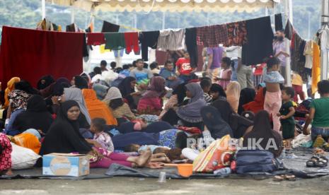 Rohingya refugees in a temporary shelter provided by the local government at Weh Island, Sabang, Indonesia, 06 December 2023. More than 150 Rohingya refugees, mostly women and children, are being accommodated by the local government as the local residents protest against their presence. UNHCR data states that almost 1,000 more Rohingya refugees have arrived in Aceh since the beginning of November 2023 in several waves of voyages headed to Indonesia and Malaysia.  