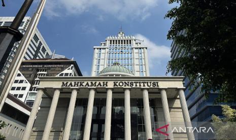 MK uji materi UU Peradilan Agama perihal isbat awa