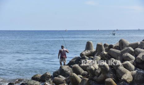 Ilustrasi. Badan Penanggulangan Bencana Daerah (BPBD) Kota Mataram, Provinsi Nusa Tenggara Barat, akan menyiagakan empat unit perahu karet untuk pengawasan dari laut saat perayaan Lebaran Topat atau ketupat pada Senin (9/5/2022). 