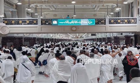 Umat muslim melakukan sai di Masjidill Haram, Makkah, (22/2/2023). Arab Saudi Siapkan Layanan untuk Satu Juta Jamaah Umroh Setiap Hari