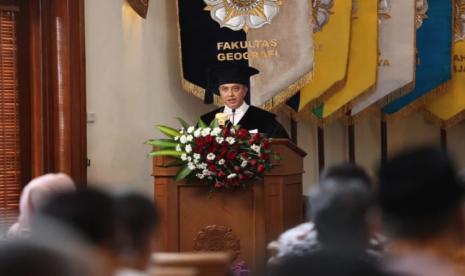 Prof Djati Mardiatno Dikukuhkan Menjadi Guru Besar Fakultas Geografi UGM