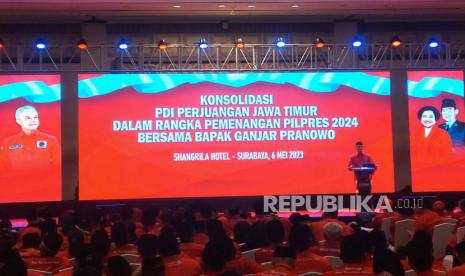 Bakal calon presiden yang diusung PDI Perjuangan, Ganjar Pranowo memberikan sambutan dalam acara konsolidasi akbar PDI-Perjuangan Jatim di Hotel Shangri La Surabaya, Sabtu (6/5/2023). 