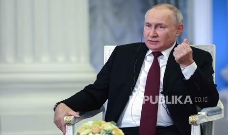 Presiden Rusia, Vladimir Putin berupaya menjadi penengah dalam pertikaian diplomatik di Timur Tengah.