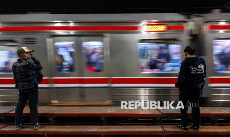 krl-sering-bermasalah-penumpang-mengeluh-pengap-dan-desak-desakan