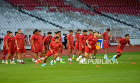 Pemain Timnas Indonesia melakukan sesi latihan di Stadion Utama Gelora Bung Karno, Senayan, Jakarta (ilustrasi).