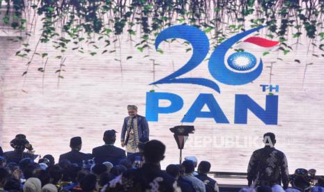 Ketua Umum PAN Zulkifli Hasan usai menyampaikan sambutan dalam acara Hari Ulang Tahun (HUT) ke-26 Partai Amanat Nasional (PAN) sekaligus pembukaan Kongres ke-6 PAN di Jakarta, Jumat (23/8/2024). PAN menggelar Kongres Ke-6 pada 23-24 Agustus 2024 dengan mengusung tema Indonesia Terdepan.