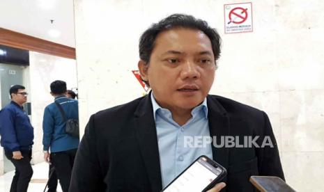 Ketua DPP Partai Nasdem yang juga anggota Komisi III DPR Taufik Basari menanggapi gosip yang menyebut kasus korupsi mega proyek pembangunan dan penyediaan infrastruktur BTS 4G BAKTI Kementerian Komunikasi dan Informatika (Kemenkominfo) menyeret tiga partai politik, di Gedung Nusantara III, Kompleks Parlemen, Jakarta, Rabu (24/5/2023).